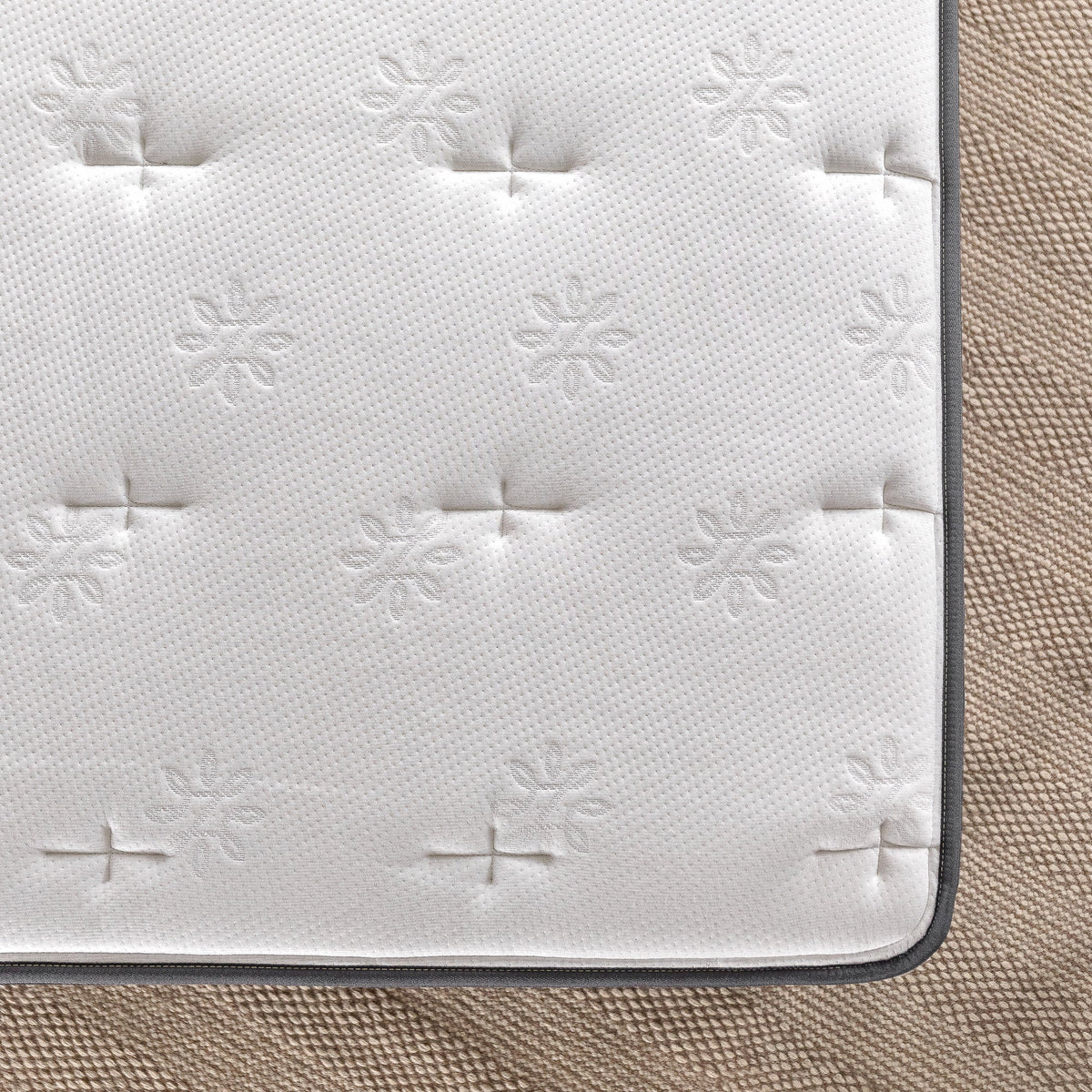 Queen Gel Memory Foam Hybrid Mattress D9919