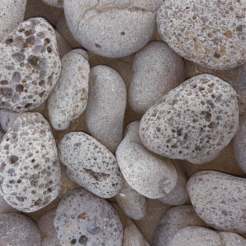 Black Mexican Beach Lava Rock 0.50 Cu. ft. 40 lb. O8523